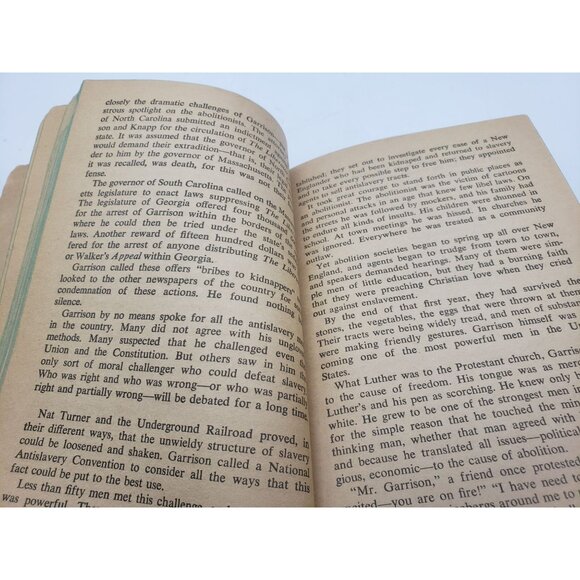 Flight To Freedom By Henrietta Buckmaster 1968 Paperback - Picture 6 of 10